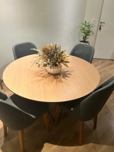 Conjunto de Mesa Redonda com 4 Cadeiras - Moderno e Elegante