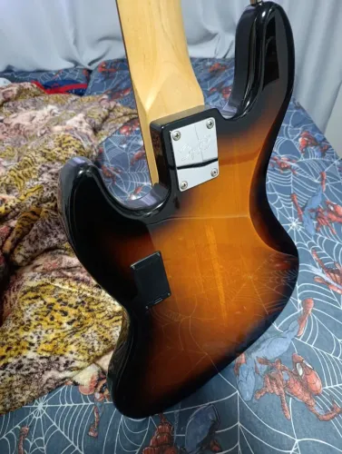 Baixo  fender squier 