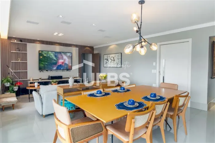 Apartamento, 4 suítes amplas, 240m², 3 vagas de garagem, Setor Marista.