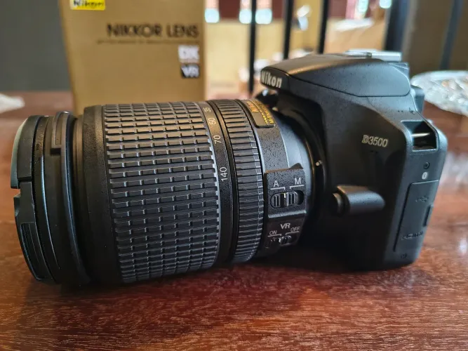 Kit Nikon D3500 + Lente Original 18-140mm VR | Apenas 6 meses de uso e 9.199 Clicks!