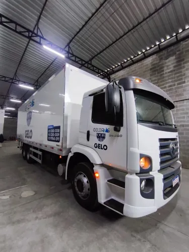 Lindao VW 24280 impecável 2023 baixa KM 