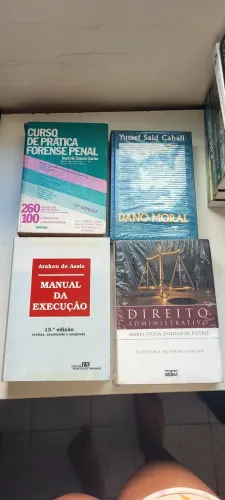 Livros de Direito usados, R$60 cada - Buscar nos Bancários 