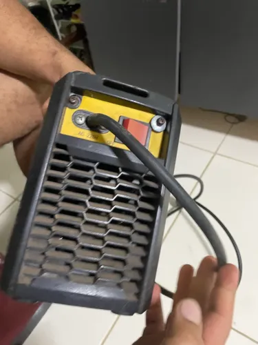 Máquina de solda com defeito