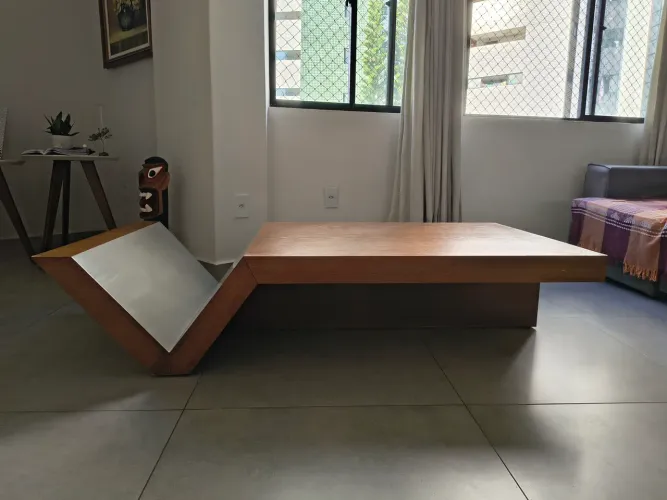 MESA DE MADEIRA MACIÇA/ DESIGN MODERNO