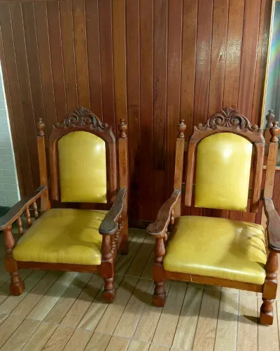 Cadeira de madeira 