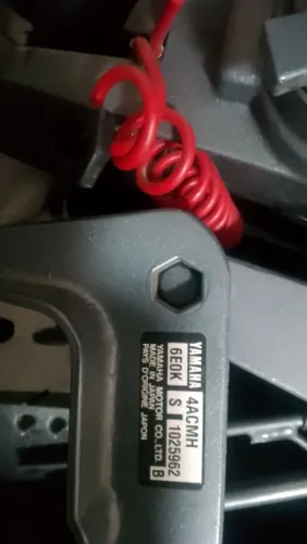 Motor 4hp poupa Yamaha muito bem conservado sem nenhum arranhão pouco usado