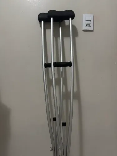 Par de muletas axilares em alumínio 