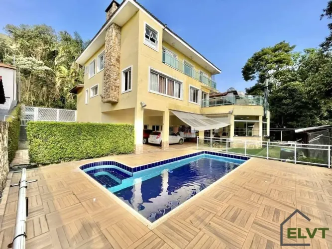 Casa em Condomínio Vila Verde Itapevi | 4 Quartos (3 Suítes) Piscina e 6 Vagas
