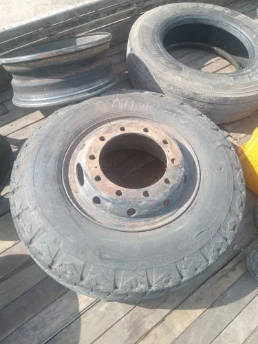 Roda com pneu 900 X 20