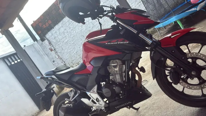 Pouco KM rodado, moto boa!