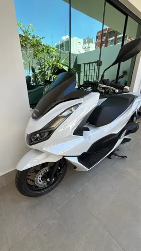 Pcx CBS branca com baixa quilometragem