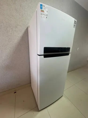 Geladeira midea 411 litros, ótimo estado