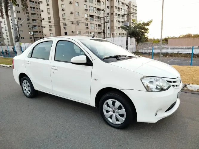 Toyota Etios XS 1.5 Flex 16V 5P Mec. 2014