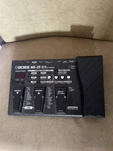 Pedaleira Boss ME-25