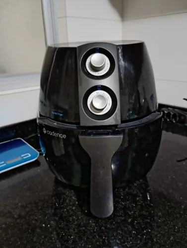 Airfryer usada em perfeito funcionamento, necessitando a troca do puxador