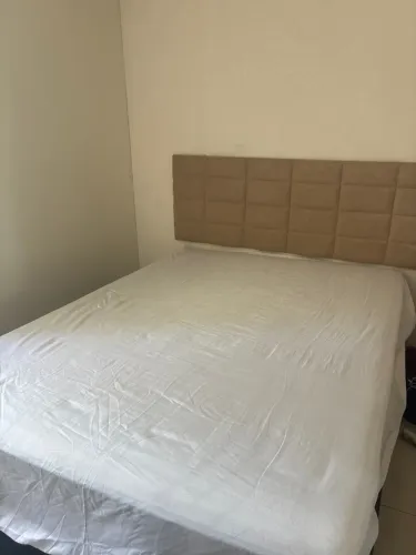 Cama de casal padrão usada a venda 