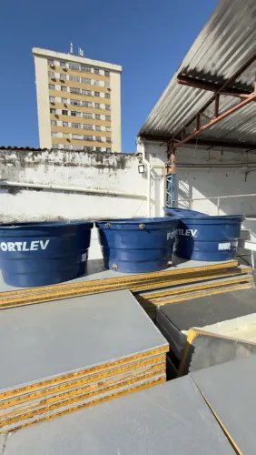 2 Cauxas-D?água de 1.000 Litros Usadas