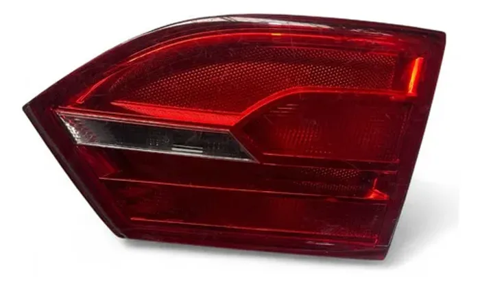 Lanterna Tampa Traseira Direita Volkswagen Jetta 2011/2016 Direito/passageiro Vermelho