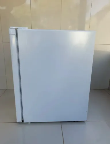 Frigobar EOS ice compact seminovo 71L 220V branco modelo efb83