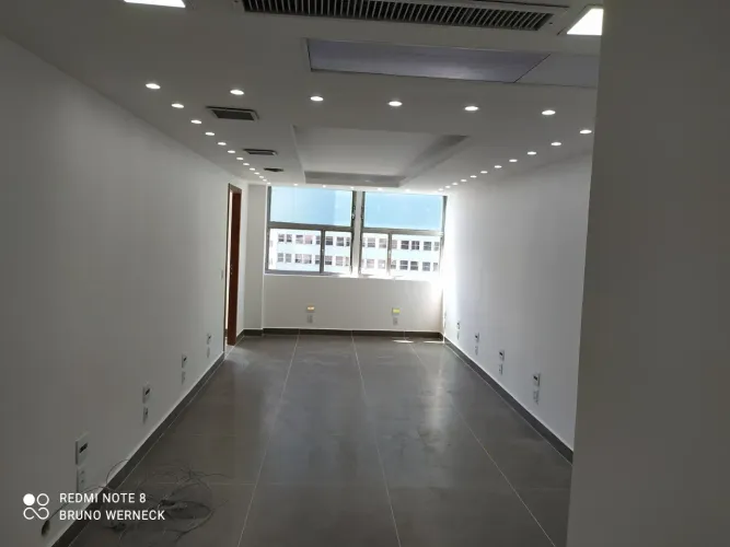 Linda Sala Comercial de 45m2 Para Locação - Completamente Reformada