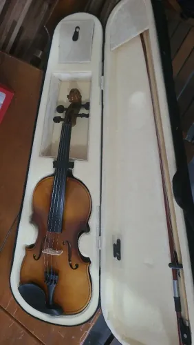 Violino 4/4 FAÇO NEGOCIAÇÕES OU TROCA POR PSP 2000/3000