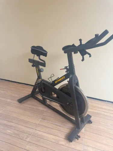 Bike de spinning profissional- Roda de inércia 18 kg