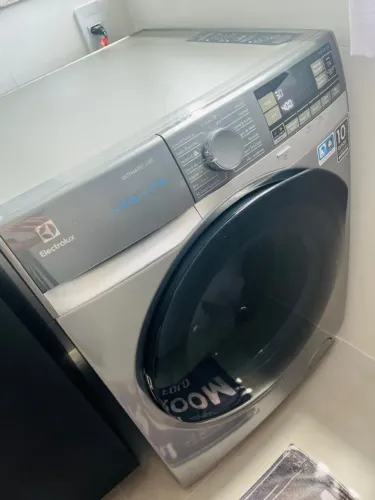 Lava e Seca Electrolux 11Kg Inox Perfect Care Inverter Água Quente e Vapor (LSW11) 220V