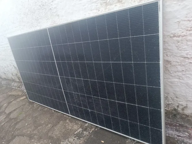 PAINEL SOLAR DE 585 W - 700 reais