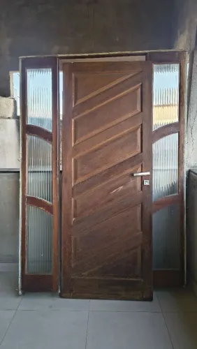 Porta de Madeira Angelim 