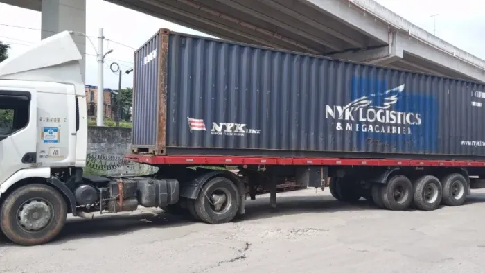 Container em terminal