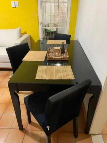 Vendo mesa com tampo de vidro fume