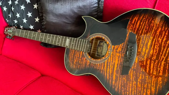 Violão semi profissional elétrico com corda de aço Strinberg