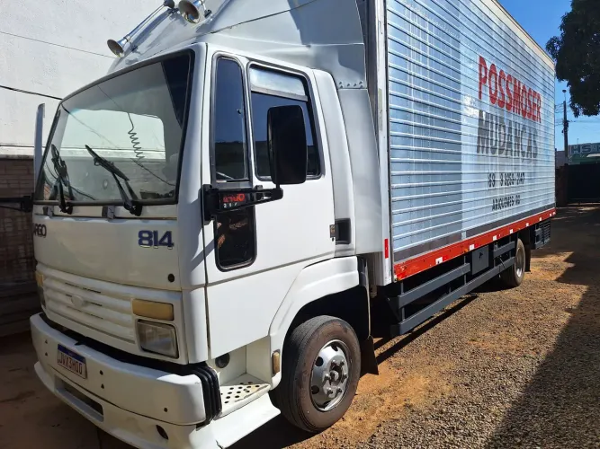 Vende_se Caminhão Baú 3/4