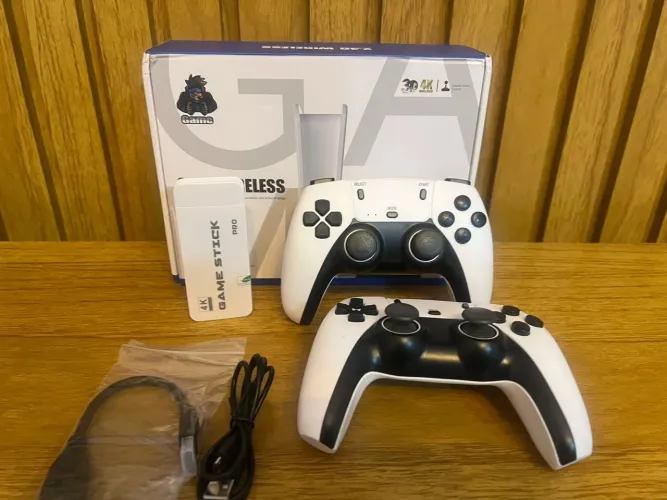 Game Stick Pro 4K - 2 Controles Sem Fio - Pronto para Jogar