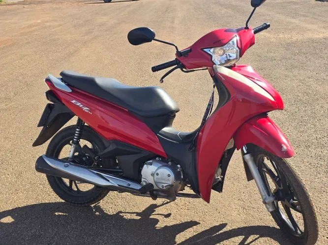 Honda Biz 125 vermelha