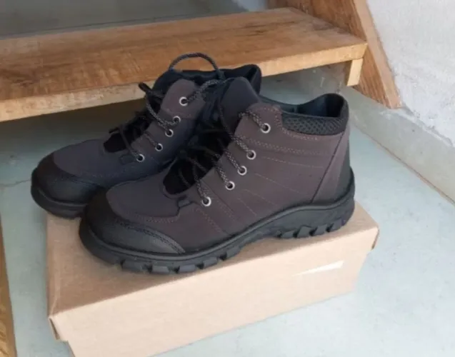 Vende-se Bota Masculina