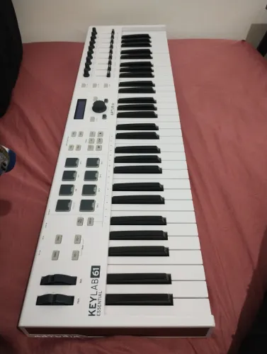 Teclado musical Artura