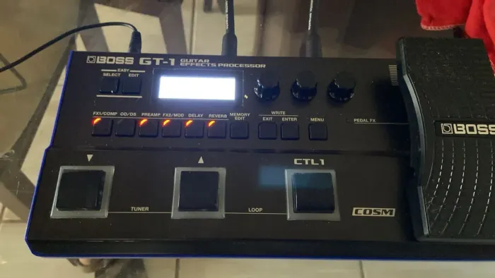 Pedaleira Boss GT1 Multiefeitos