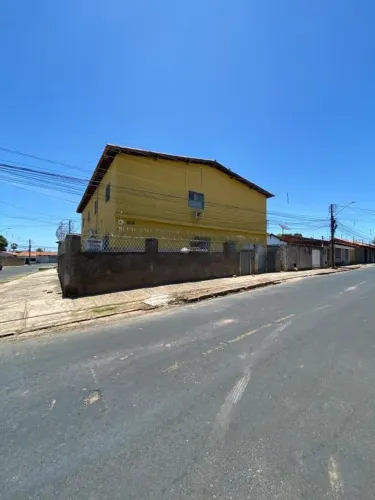 APARTAMENTO RESIDÊNCIAL COM DUAS VAGAS DE GARAGEM COBERTAS.