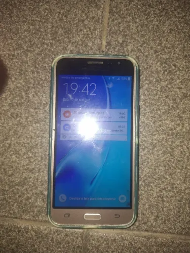 Celular usado tela nova