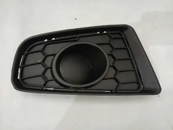 MOLDURA FAROL MILHA DIREITO RENAULT SANDERO 2012/2014
