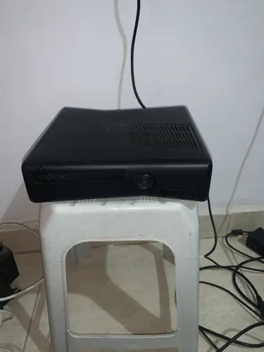 Vendo Xbox 360 desbloqueado, já com HD e com alguns jogos (GTA 5)