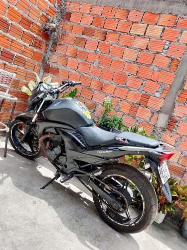 CB300R ESPORTIVA no preço ou pra jogo em Carro