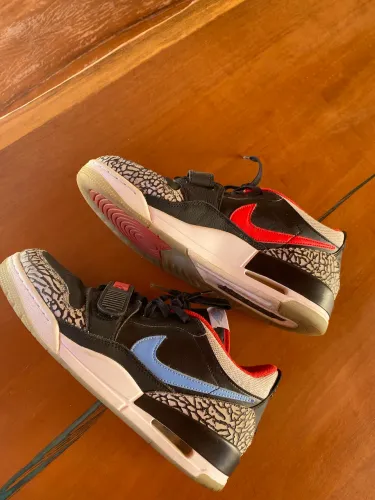 Vende-se Jordan Legacy 312 Low ?Black Valor Blue?