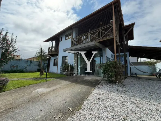 Casa Individual Financiável com 3 Suites no Carianos - Florianópolis - SC