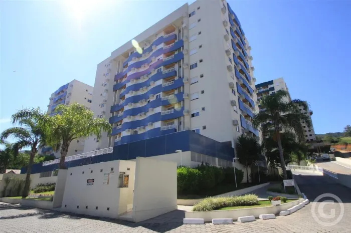 Apartamento semimobiliado no bairro Itacorubi