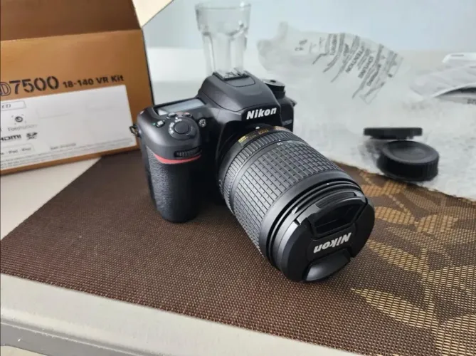 Nikon D7500 + Lente 18-140mm ED VR DSLR Produto Novo