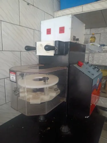 Modeladora de salgados duplo recheio.