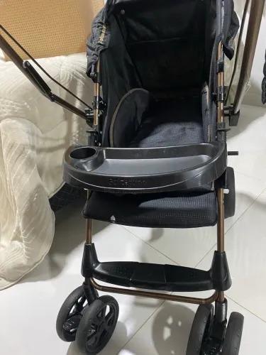 Carrinho de bebê usado duas vezes!