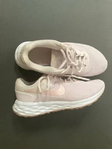 Tênis feminino Nike original corrida 35